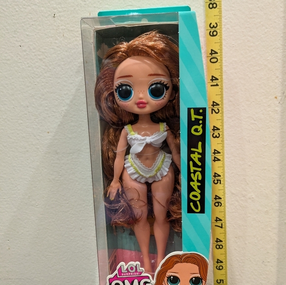 L.O.L. Surprise! Coastal Q.T. Doll with Brown Hair and Blue Eyes - Picture 8 of 9